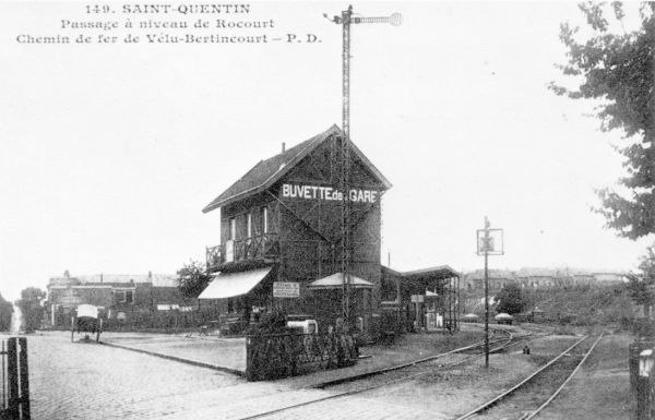 Gare de Rocourt avant 1914- Rocourt station before 1914
A droite, la voie métrique des CF du Cambrésis
On the right, the Cambrésis metre gauge
