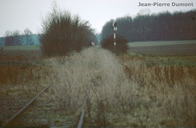 Francilly-Dallon - 1977
Amorce de la ligne de Velu (dernier tronçon fermé en 1972)
Beginning of the line to Velu (last section closed in 1972)
