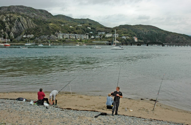 Barmouth 2007
Baie de Barmouth vue du terminus du Fairbourne Railway
Barmouth bay, seen from the Fairbourne Railway end station
