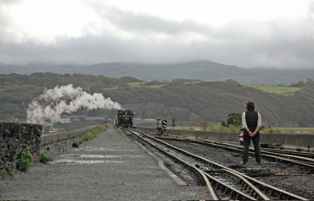 Porthmadog 2011 - Manoeuvre d'un train du WHR -Switching of a WHR train
