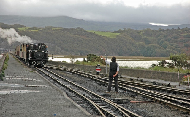 Porthmadog 2011 - Manoeuvre d'un train du WHR -Switching of a WHR train
