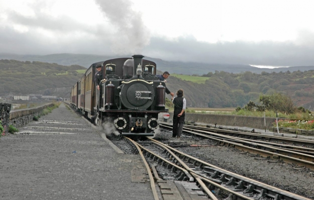 Porthmadog 2011 - Manoeuvre d'un train du WHR -Switching of a WHR train
