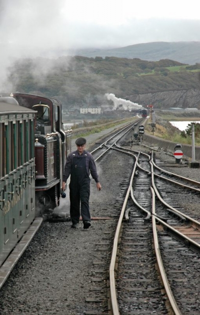 Porthmadog 2011 - Manoeuvre d'un train du WHR -Switching of a WHR train
