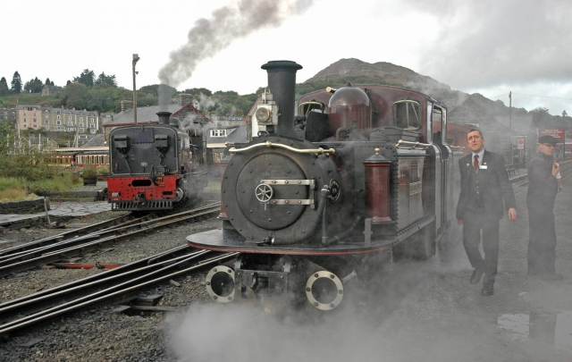 Porthmadog 2011 - Manoeuvre d'un train du WHR -Switching of a WHR train
