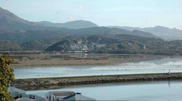 Porthmadog 2011
Oui, il y a un train au fond de la baie!
Yes, there is a train in the background!
