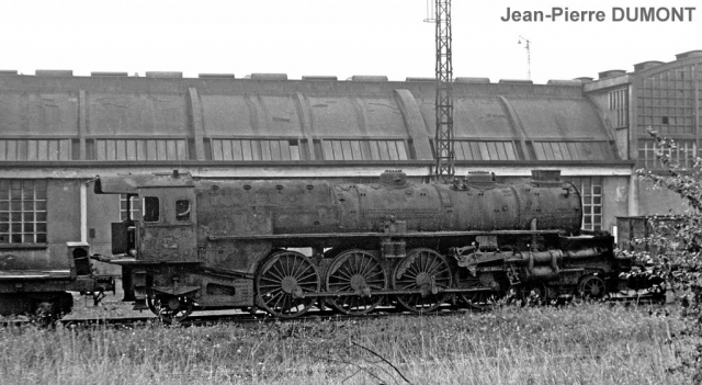 Chaumont 09-1966
La même 241A7 en septembre 1966. Le dépeçage a commencé. 
241A7  Sep 1966. Scrapping is underway.
