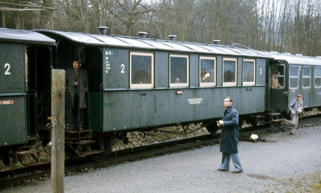 Widdern
La ligne Ã  voie de 75 MÃ¶ckmÃ¼ll - Dorzbach Ã©tat exploitÃ©e par la SWEG pour les marchandises et les transports scolaires. La DGEG y faisait circuler des trains touristiques dans les annÃ©es 70-80. Un groupe travaille actuellement Ã  la remise en service touristique de la ligne.
Photos prises en 1975 Ã  l'occasion d-un voyage FACS.
75 cm gauge line MÃ¶ckmÃ¼ll - Dorzbach. 
In 1975, it was used for freight, scolars and tourist steam trains. It is likely to be reopened as a tourist line.
