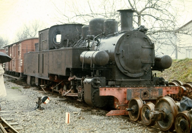 Dorzbach
La ligne Ã  voie de 75 MÃ¶ckmÃ¼ll - Dorzbach Ã©tat exploitÃ©e par la SWEG pour les marchandises et les transports scolaires. La DGEG y faisait circuler des trains touristiques dans les annÃ©es 70-80. Un groupe travaille actuellement Ã  la remise en service touristique de la ligne.
Photos prises en 1975 Ã  l'occasion d-un voyage FACS.
75 cm gauge line MÃ¶ckmÃ¼ll - Dorzbach. 
In 1975, it was used for freight, scolars and tourist steam trains. It is likely to be reopened as a tourist line.
