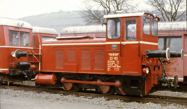 Dorzbach
La ligne à voie de 75 Möckmüll - Dorzbach état exploitée par la SWEG pour les marchandises et les transports scolaires. La DGEG y faisait circuler des trains touristiques dans les années 70-80. Un groupe travaille actuellement à la remise en service touristique de la ligne.
Photos prises en 1975 à l'occasion d-un voyage FACS.
75 cm gauge line Möckmüll - Dorzbach. 
In 1975, it was used for freight, scolars and tourist steam trains. It is likely to be reopened as a tourist line.
