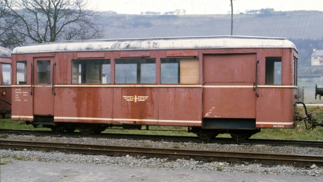 Dorzbach
La ligne à voie de 75 Möckmüll - Dorzbach état exploitée par la SWEG pour les marchandises et les transports scolaires. La DGEG y faisait circuler des trains touristiques dans les années 70-80. Un groupe travaille actuellement à la remise en service touristique de la ligne.
Photos prises en 1975 à l'occasion d-un voyage FACS.
75 cm gauge line Möckmüll - Dorzbach. 
In 1975, it was used for freight, scolars and tourist steam trains. It is likely to be reopened as a tourist line.
