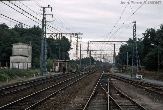 Labouheyre
Le train s'engage Ã  contrevoie sur la ligne principale
