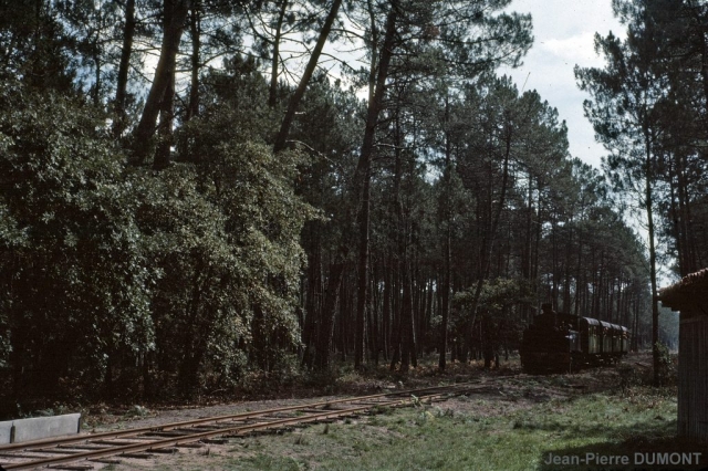 MarquÃ¨ze
Le train Ã  vapeur arrive en provenance de Sabres.
