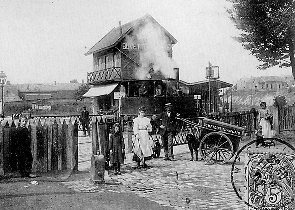 St-Quentin, gare de Rocourt
On distingue sur le flanc du talus au fond Ã  droite la rampe de la ligne du CambrÃ©sis.
