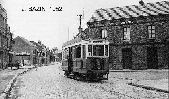 Gare de St-Quentin-CambrÃ©sis (rue du Cateau)
En 1952, la voie vers la gare St-Jean est encore en place.
