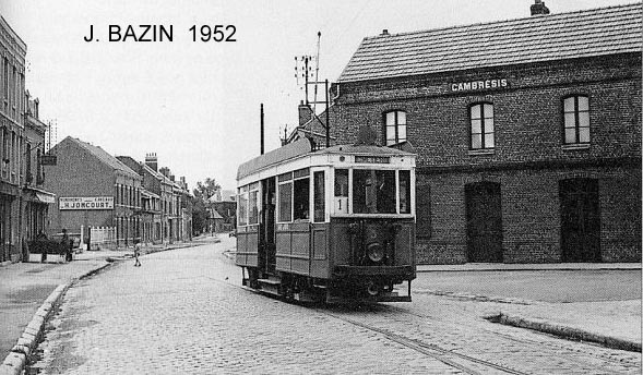 Gare de St-Quentin-Cambrésis (rue du Cateau)
En 1952, la voie vers la gare St-Jean est encore en place.
